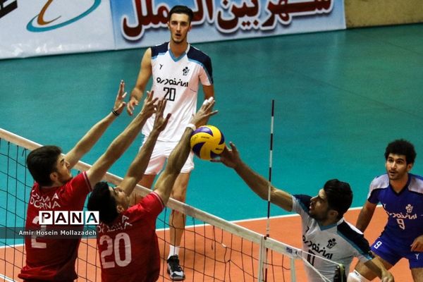 دیدار تیم‌های پیکان و دورتا ارومیه از سری رقابت‌های لیگ برتر والیبال کشور