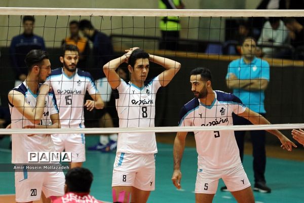 دیدار تیم‌های پیکان و دورتا ارومیه از سری رقابت‌های لیگ برتر والیبال کشور