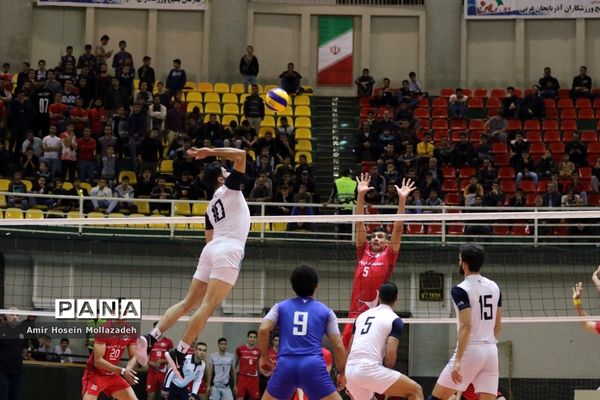 دیدار تیم‌های پیکان و دورتا ارومیه از سری رقابت‌های لیگ برتر والیبال کشور