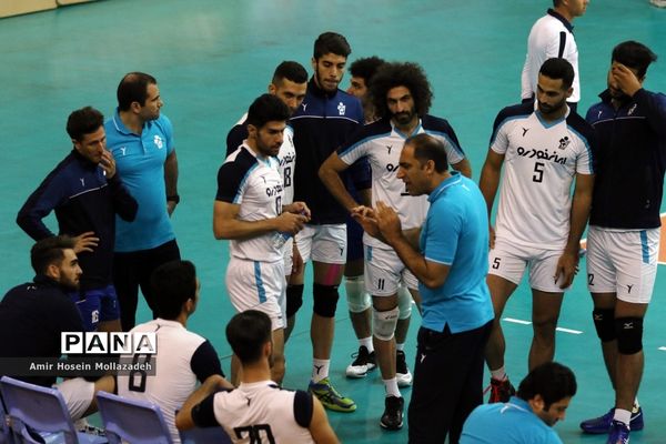 دیدار تیم‌های پیکان و دورتا ارومیه از سری رقابت‌های لیگ برتر والیبال کشور