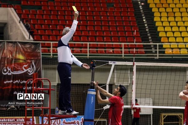 دیدار تیم‌های پیکان و دورتا ارومیه از سری رقابت‌های لیگ برتر والیبال کشور