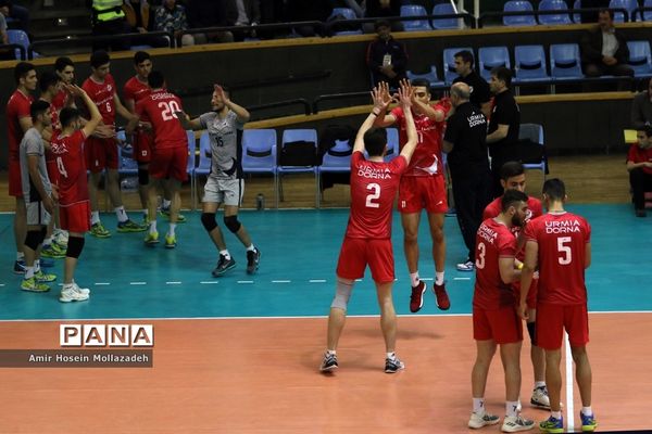 دیدار تیم‌های پیکان و دورتا ارومیه از سری رقابت‌های لیگ برتر والیبال کشور