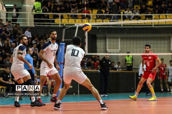 دیدار تیم‌های پیکان و دورتا ارومیه از سری رقابت‌های لیگ برتر والیبال کشور