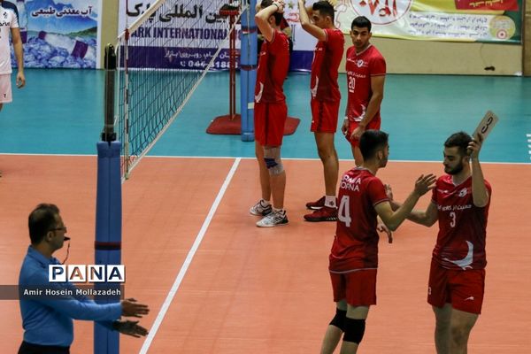 دیدار تیم‌های پیکان و دورتا ارومیه از سری رقابت‌های لیگ برتر والیبال کشور