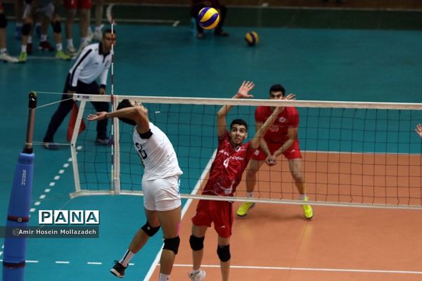 دیدار تیم‌های پیکان و دورتا ارومیه از سری رقابت‌های لیگ برتر والیبال کشور