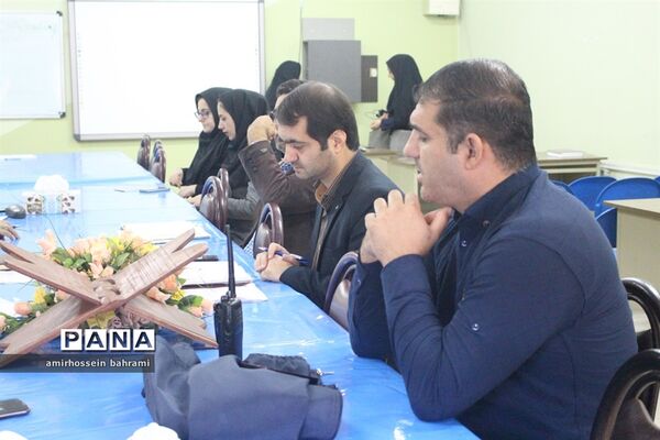 جلسه تمهید مقدمات بیستمین مانور سراسری زلزله و ایمنی در مدارس استان همدان