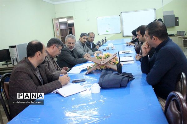 جلسه تمهید مقدمات بیستمین مانور سراسری زلزله و ایمنی در مدارس استان همدان