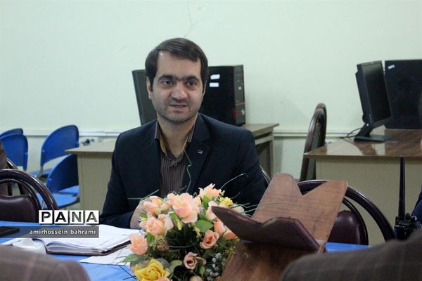 جلسه تمهید مقدمات بیستمین مانور سراسری زلزله و ایمنی در مدارس استان همدان