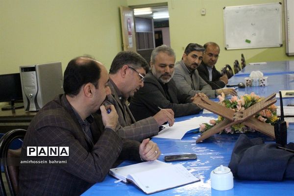 جلسه تمهید مقدمات بیستمین مانور سراسری زلزله و ایمنی در مدارس استان همدان