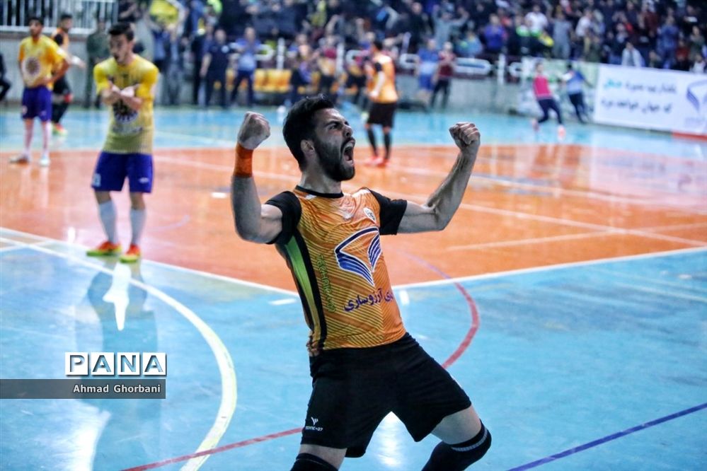 دیدار تیم‌های شهروند ساری و فرش‌آرا مشهد