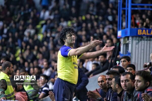دیدار تیم‌های شهروند ساری و فرش‌آرا مشهد