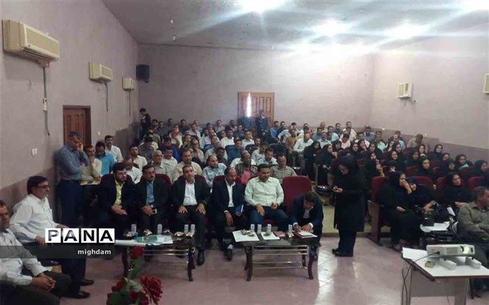 انجمن اولیا و مربیان باید در تمام تصمیم‌ گیری‌های مدارس حضور داشته‌باشند