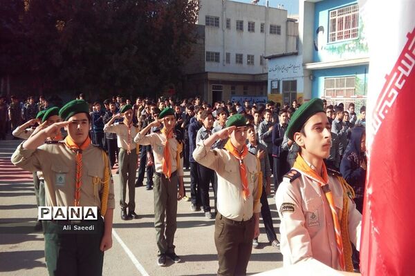 صبحگاه مشترک تشکلات دانش‌آموزی دبیرستان شهید رجایی در خراسان شمالی