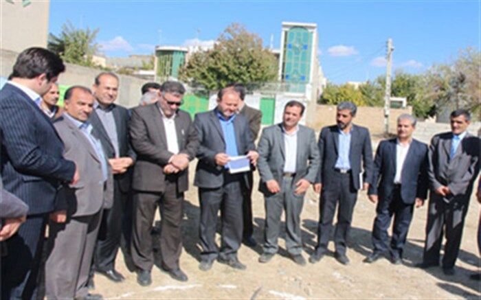 کلنگ زنی سه واحد آموزشی در مناطق سردرود و قروه درجزین
