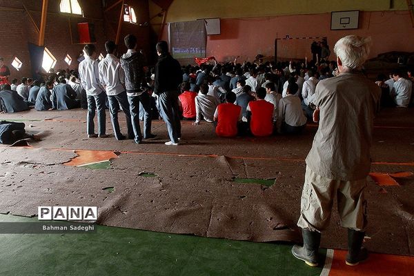 تماشای بازی پرسپولیس و کاشیما آنتلرز در دبیرستان البرز