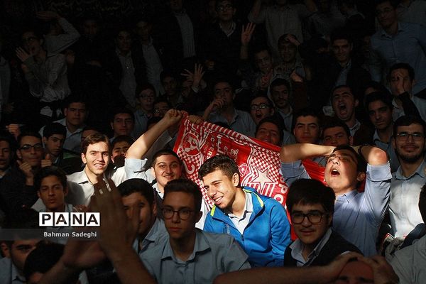 تماشای بازی پرسپولیس و کاشیما آنتلرز در دبیرستان البرز