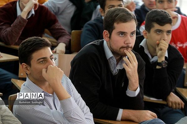 تماشای بازی پرسپولیس و کاشیما آنتلرز در دبیرستان البرز