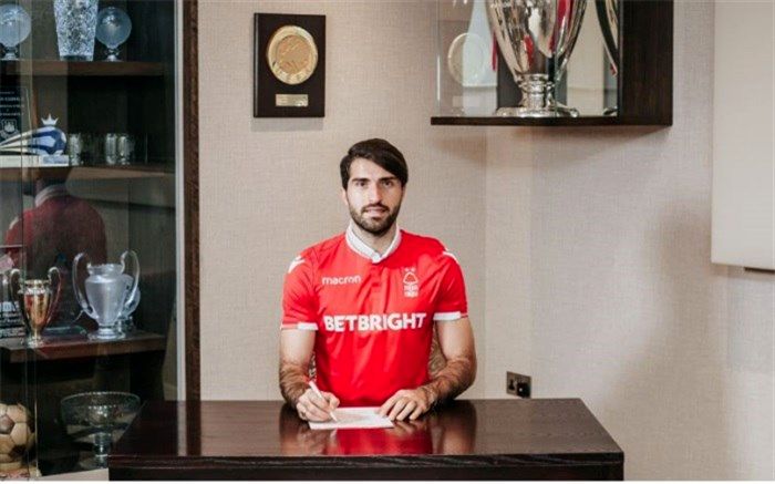 کریم انصاری‌فرد به ناتینگهام فارست پیوست