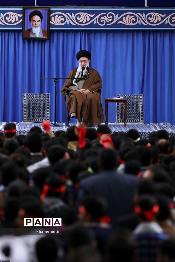 دیدار دانش‌آموزان و دانشجویان با مقام معظم رهبری