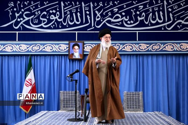 دیدار دانش‌آموزان و دانشجویان با مقام معظم رهبری
