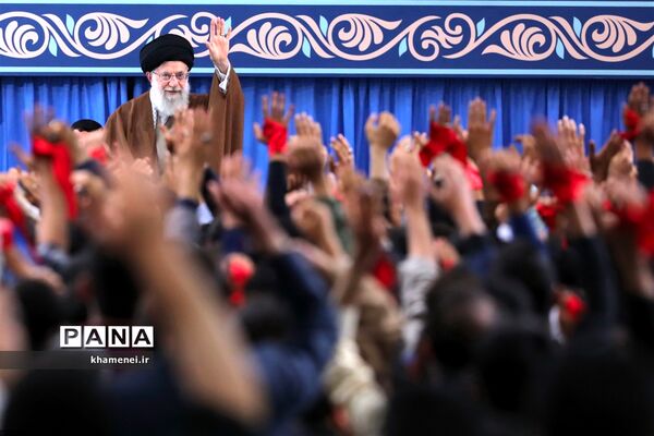 دیدار دانش‌آموزان و دانشجویان با مقام معظم رهبری