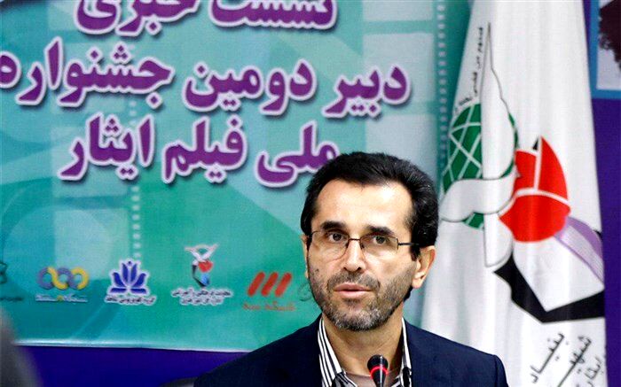 مدیرکل امورهنری بنیاد و دبیر جشنواره ملی هنرمندان شاهد: داوران اصلی مخاطبان آثار هنری هستند