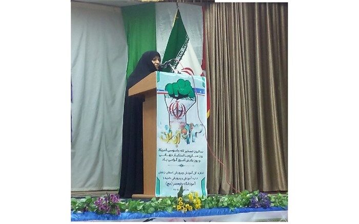باید در مقابل طاغوت زمان ایستادگی و با استکبار و استعمار جهانی مبارزه کرد