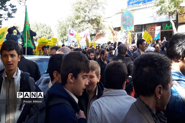 راهپیمایی سیزده آبان در زنجان