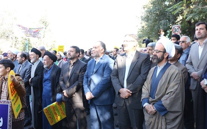 شعار مرگ بر آمریکا در قزوین طنین انداز شد