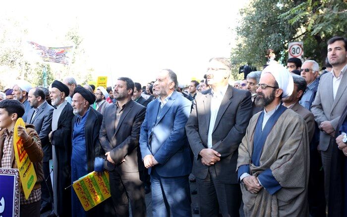 شعار مرگ بر آمریکا در قزوین طنین انداز شد