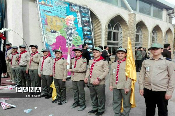 حضور پیشتازان در مراسم یوم الله 13 آبان در اراک