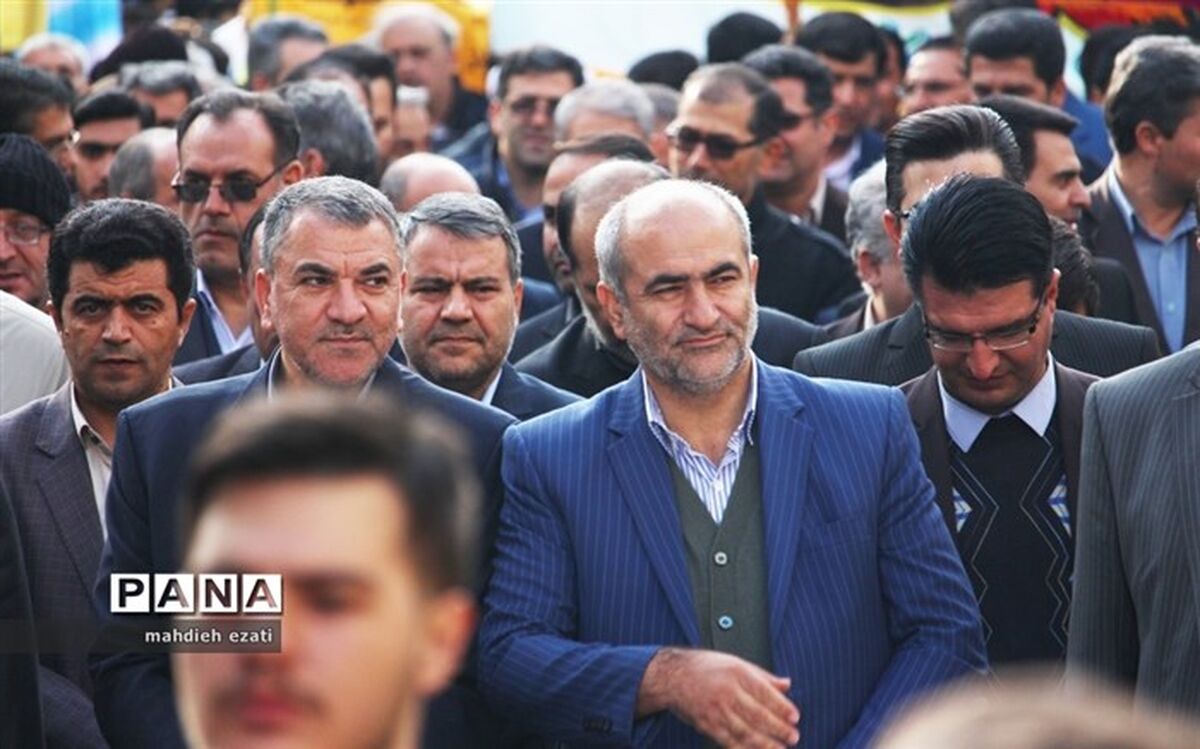 مدیرکل آموزش و پرورش آذربایجان شرقی: عوامل حفظ و رشد انقلاب برای دانش آموزان تبیین شود