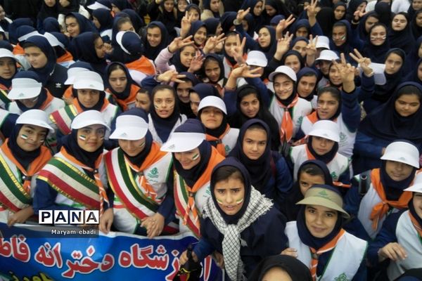 حضور پیشتازان منطقه کشاورز در راهپیمایی ۱۳ آبان