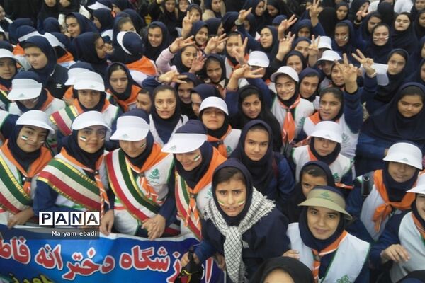 حضور پیشتازان منطقه کشاورز در راهپیمایی ۱۳ آبان