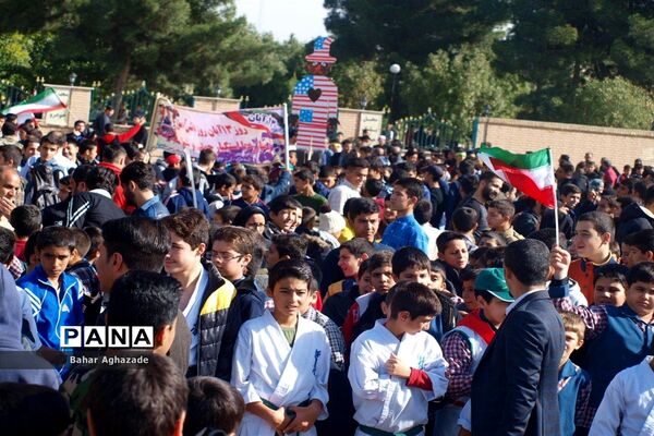 حماسه باشکوه راهپیمایی استکبار ستیزی مردم فشافویه در یوم الله 13 آبان
