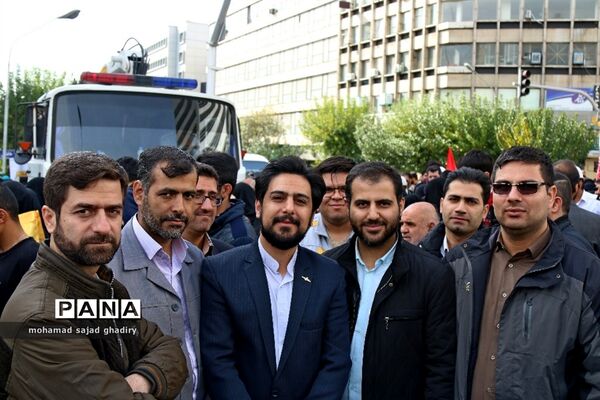 مراسم راهپیمایی ۱۳ آبان  با حضور مقامات لشکری و کشوری