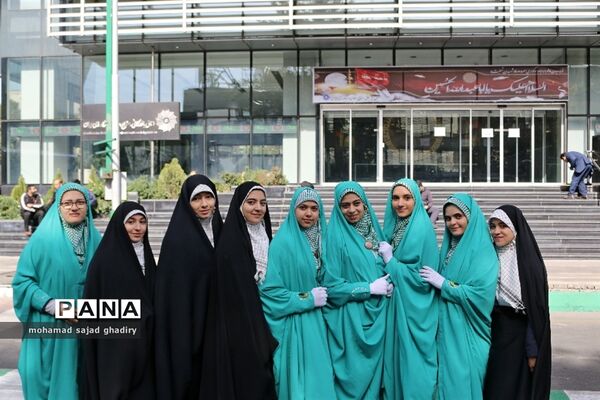 مراسم راهپیمایی ۱۳ آبان  با حضور مقامات لشکری و کشوری