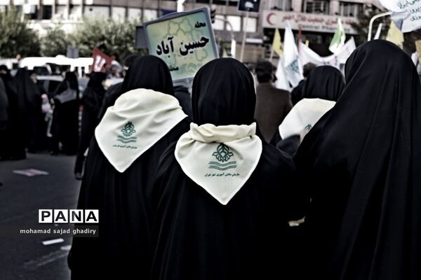 مراسم راهپیمایی ۱۳ آبان  با حضور مقامات لشکری و کشوری