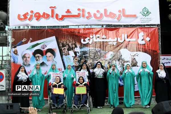 مراسم راهپیمایی ۱۳ آبان  با حضور مقامات لشکری و کشوری