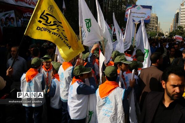 مراسم راهپیمایی ۱۳ آبان  با حضور مقامات لشکری و کشوری