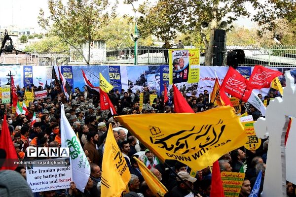 مراسم راهپیمایی ۱۳ آبان  با حضور مقامات لشکری و کشوری
