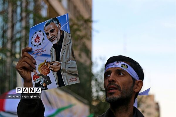 مراسم راهپیمایی ۱۳ آبان  با حضور مقامات لشکری و کشوری