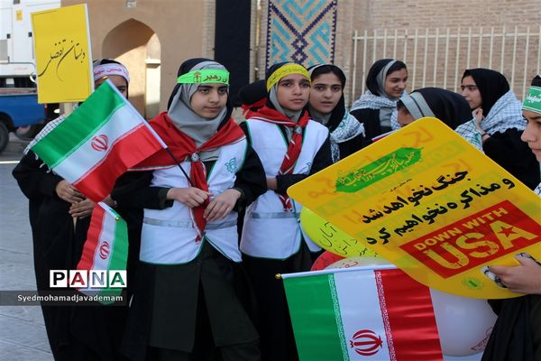 13 آبان روز مبارزه با استکبار جهانی