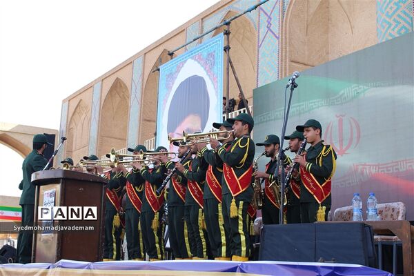 13 آبان روز مبارزه با استکبار جهانی