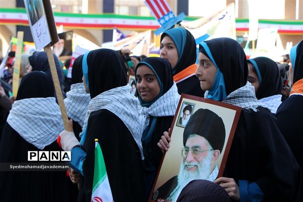 13 آبان روز مبارزه با استکبار جهانی