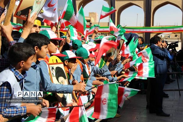 13 آبان روز مبارزه با استکبار جهانی