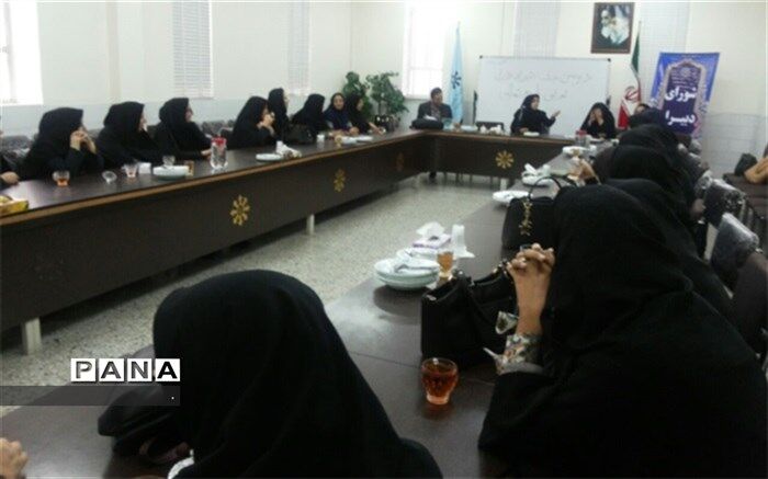 برگزاری دومین جلسه شورای دبیران دبیرستان فرزانگان دوره دوم