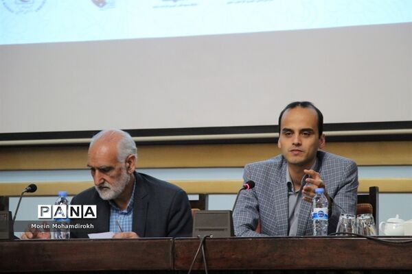 نشست صمیمی معاون استاندار با نمایندگان تشکل‌ها دانش‌آموزی خراسان رضوی