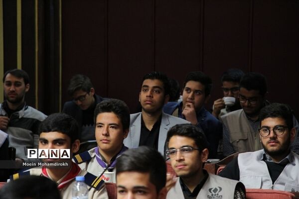 نشست صمیمی معاون استاندار با نمایندگان تشکل‌ها دانش‌آموزی خراسان رضوی