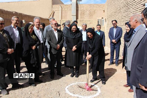 آیین کلنگ زنی سالن چند منظوره نگین در کتابخانه فرخی یزد
